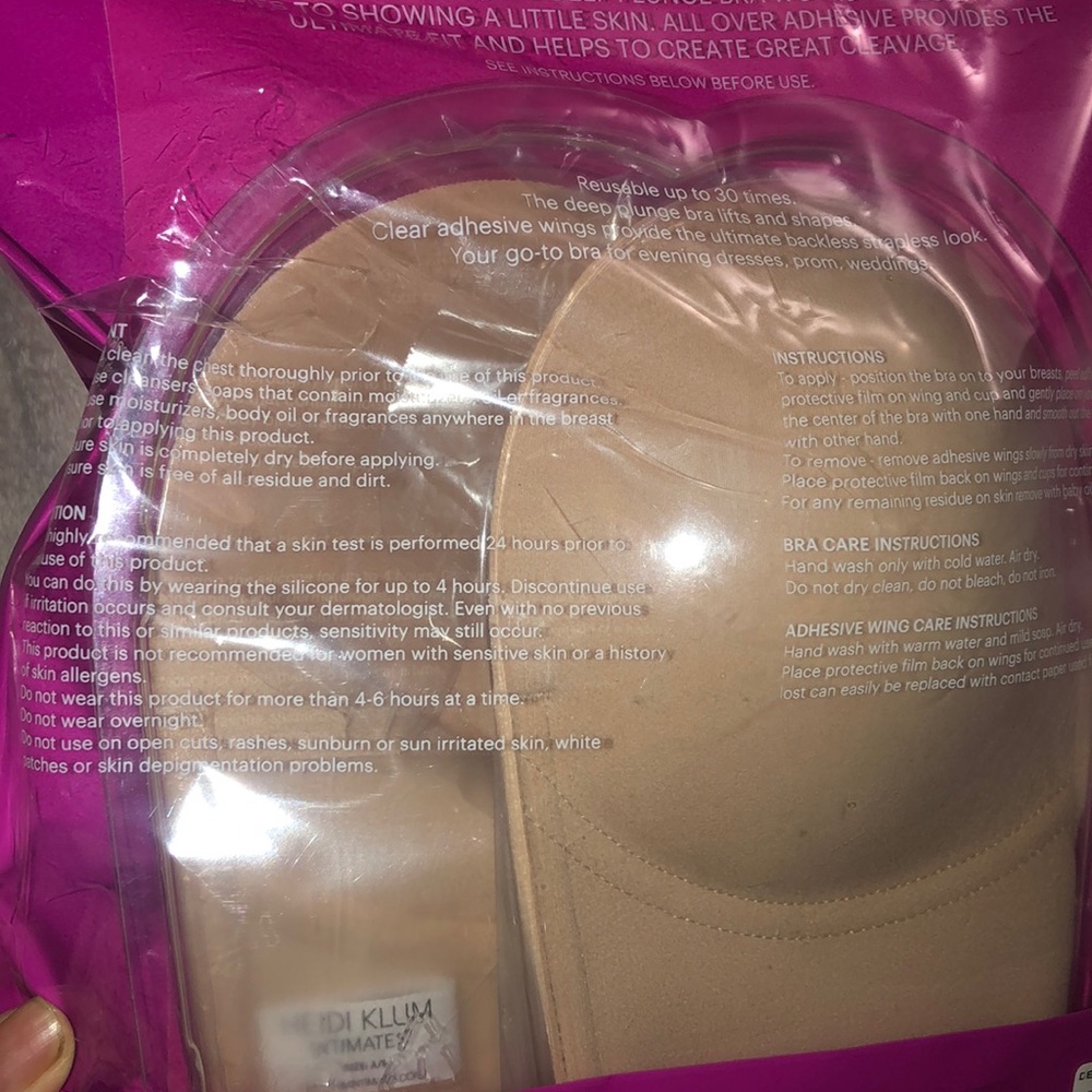 A/B strap less bra Deep plunge